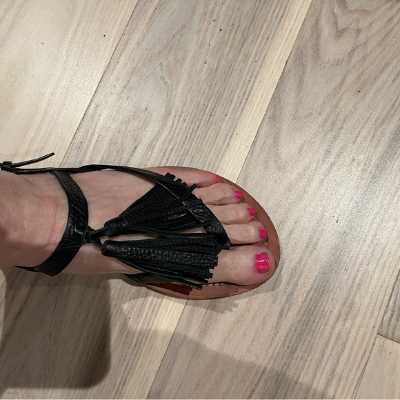 Kate Spade black leather sandals with gold buckle and tassle detailing size 7 - Picture 2 of 6